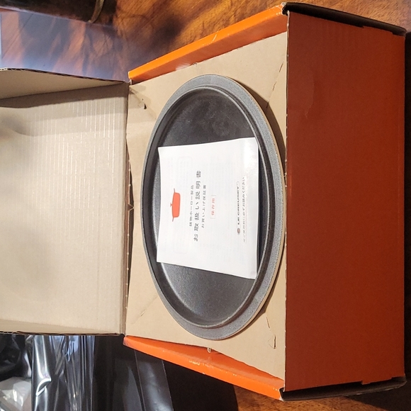 Le Creuset Lace Relief 7.8 inch cocette rondo - Picture 7 of 9